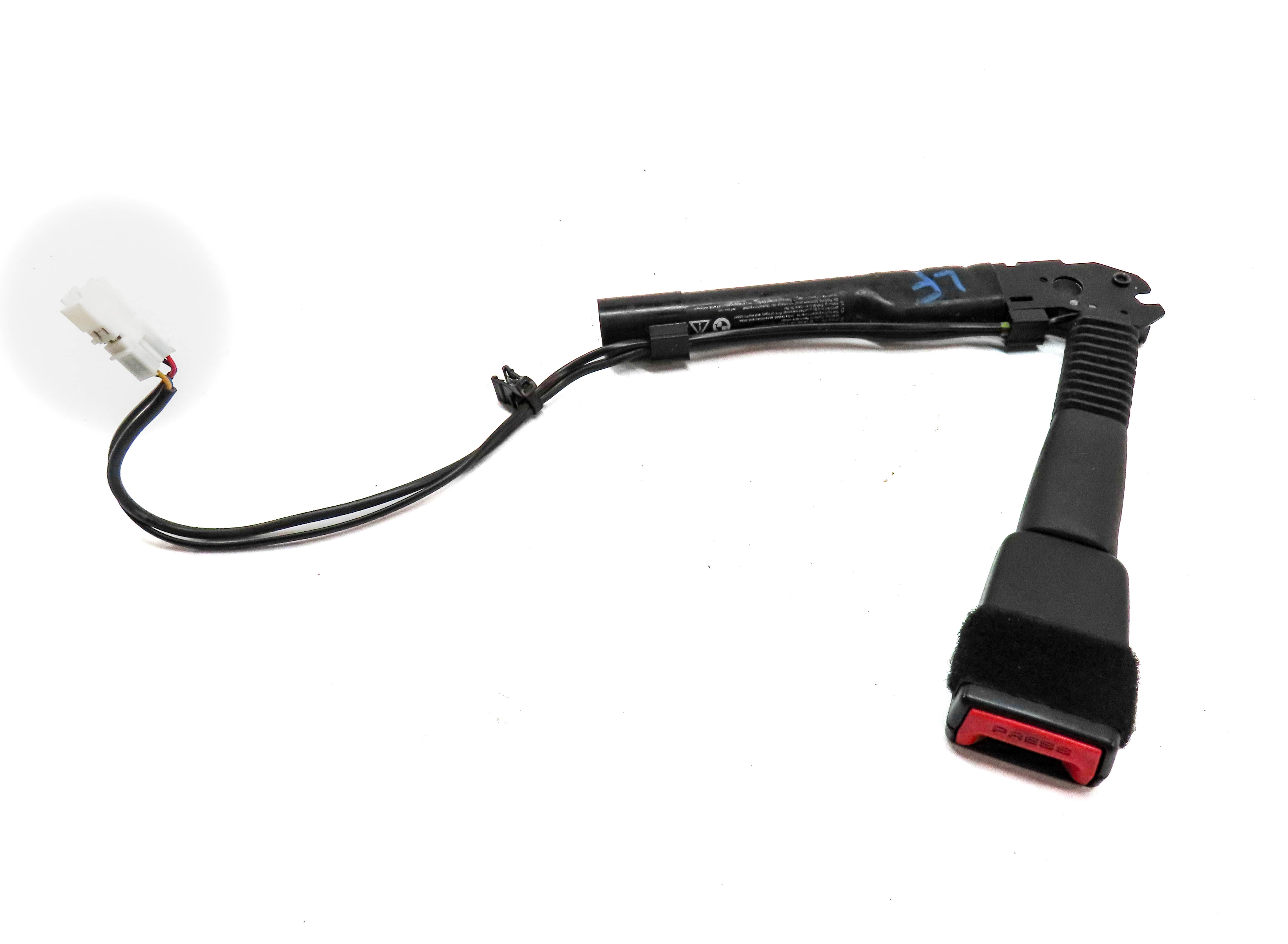 2012-2019 BMW 2 3 4 SERIES (F22 F30 F32) LEFT FRONT DRIVER SEATBELT RECEIVER — exact item pictured